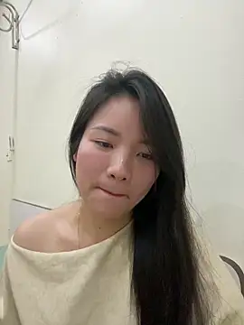 Bee Yellow00 online show from 02.14.26