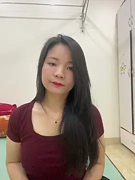 Bee Yellow00 online show from 05.13.26