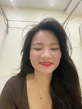 Bee Yellow00 online show from 07.17.26