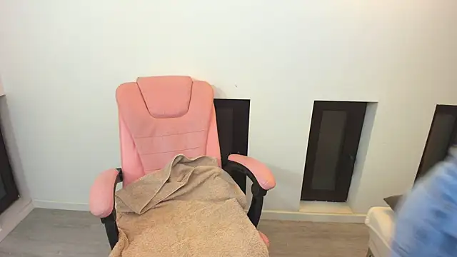 Arya Anna online show from 12.15.25