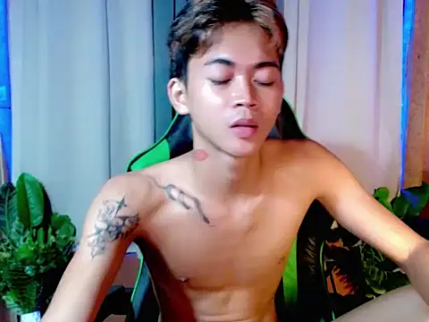 Snapshot of AsianCuteGuy21 chatting on 11.13.25 AsianCuteGuy21 online show from 11.13.25