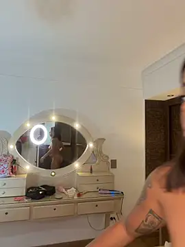 Snapshot of loana_vegas chatting on 04.28.26 loana vegas online show from 04.28.26