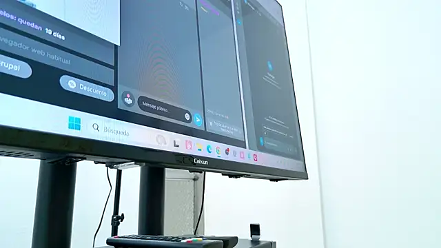 Stacy London online show from 11.23.25