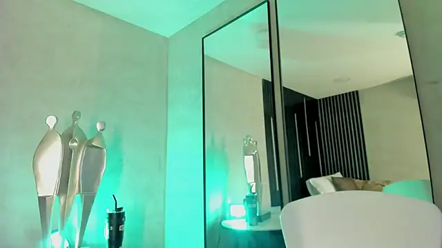 Val Guerra online show from 11.06.25