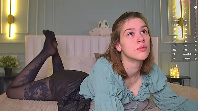 Snapshot of LoraPuffs chatting on 02.16.26 LoraPuffs online show from 02.16.26