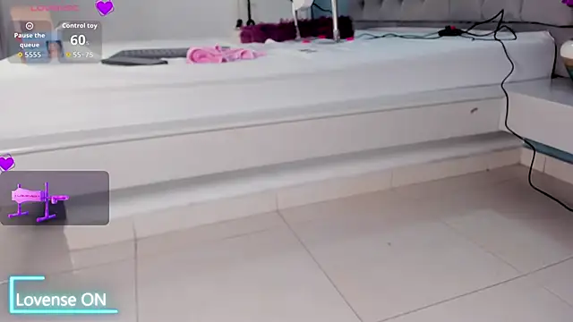 Luna Raay online show from 03.20.26