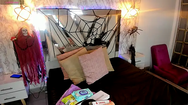 Snapshot of MILA_TTAYLOR chatting on 10.30.25 MILA TTAYLOR online show from 10.30.25