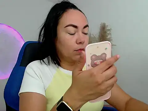 Yadis hot online show from 11.15.25