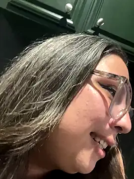 Snapshot of ThatGirlVia chatting on 11.02.25 ThatGirlVia online show from 11.02.25