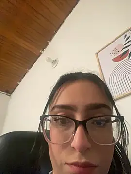 Snapshot of Kloe_Novoa chatting on 10.31.25 Kloe Novoa online show from 10.31.25