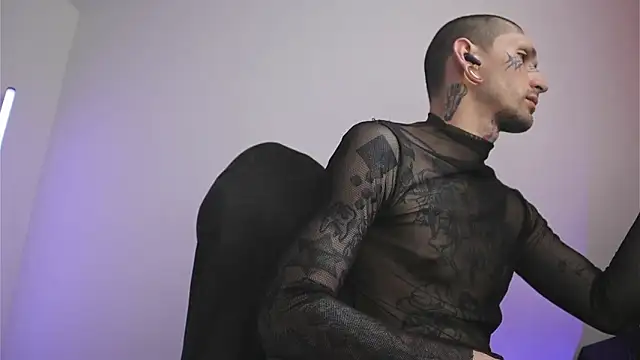 Snapshot of TokyoHatsumoto chatting on 02.10.26 TokyoHatsumoto online show from 02.10.26