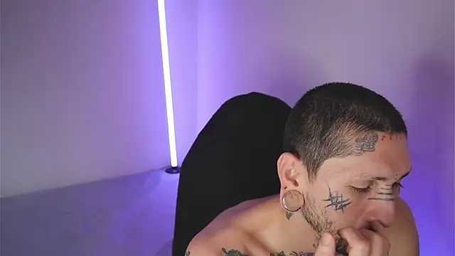 Snapshot of TokyoHatsumoto chatting on 02.22.26 TokyoHatsumoto online show from 02.22.26