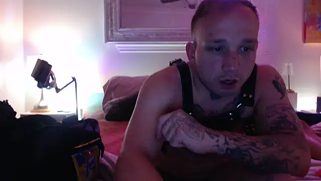 Snapshot of MikeHawke1995 chatting on 10.26.25 MikeHawke1995 online show from 10.26.25