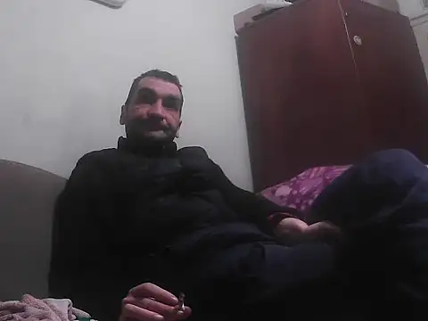 Snapshot of alin42xx chatting on 11.19.25 alin42xx online show from 11.19.25