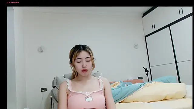 Snapshot of zhiweibaby chatting on 10.25.25 zhiweibaby online show from 10.25.25