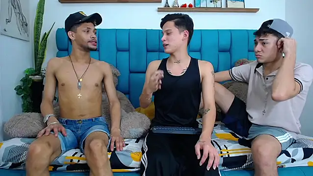 Hot Boys Latinos X online show from 03.17.26