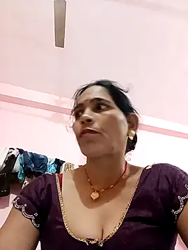 Snapshot of Indiangueen chatting on 10.27.25 Indiangueen online show from 10.27.25