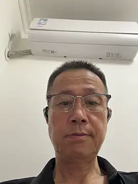 liangyueguo520 online show from 10.28.25