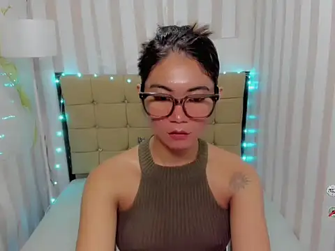 Snapshot of BigCockJade chatting on 04.17.26 BigCockJade online show from 04.17.26