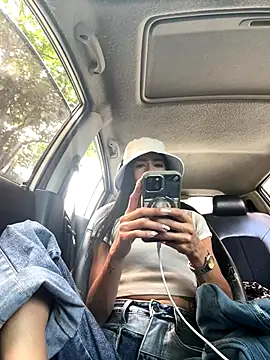 Snapshot of phenixpink22 chatting on 11.06.25 phenixpink22 online show from 11.06.25