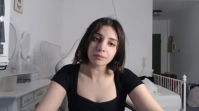 Snapshot of bellefleurrr chatting on 07.04.26 bellefleurrr online show from 07.04.26