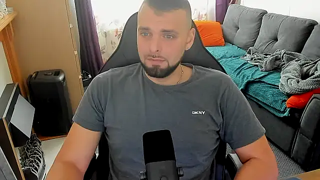 Snapshot of justforfunchriss chatting on 10.31.25 justforfunchriss online show from 10.31.25