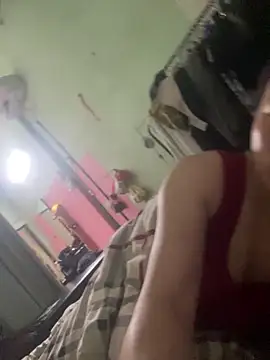 Snapshot of Macy-y chatting on 11.12.25 Macy-y online show from 11.12.25