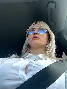 blondegirlx online show from 10.28.25