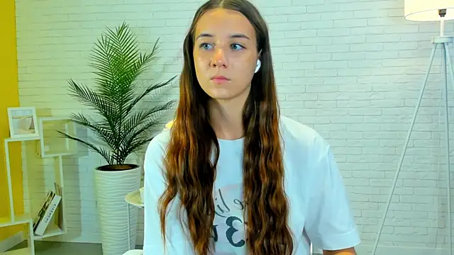 Snapshot of ErnestinaSiddens chatting on 10.25.25 ErnestinaSiddens online show from 10.25.25