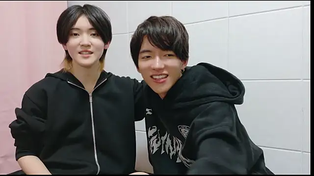 Snapshot of NORA_NEKO_2_2 chatting on 11.26.25 NORA NEKO 2 2 online show from 11.26.25