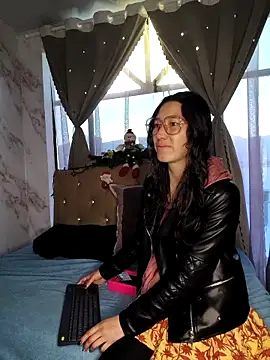 eva delight  online show from 12.15.25