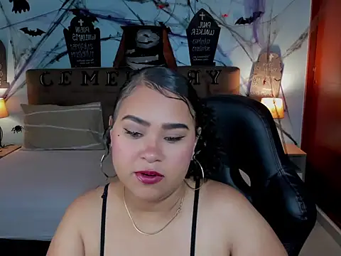 Snapshot of Prettyy_zoe chatting on 10.27.25 Prettyy zoe online show from 10.27.25