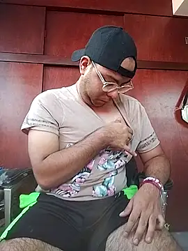 Snapshot of Fernandperez21 chatting on 11.05.25 Fernandperez21 online show from 11.05.25