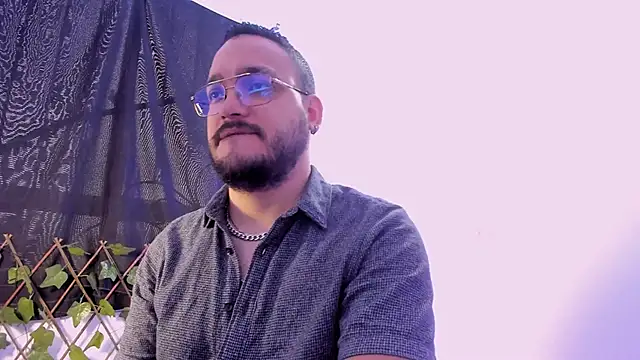 Snapshot of MarkWolfe1 chatting on 10.27.25 MarkWolfe1 online show from 10.27.25