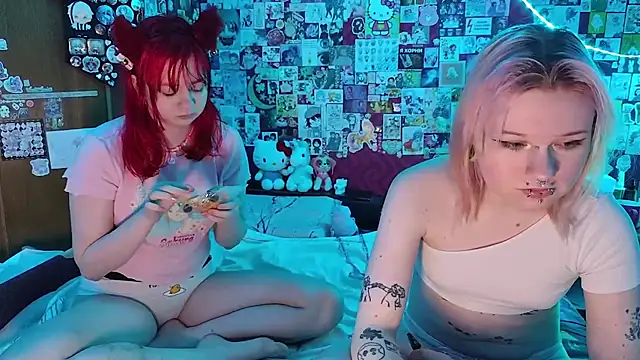 Snapshot of PinkiePurr chatting on 11.16.25 PinkiePurr online show from 11.16.25