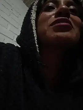 YeseniaRodriguez3 online show from 11.08.25