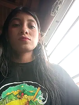 YeseniaRodriguez3 online show from 11.15.25