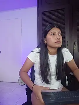 Snapshot of YeseniaRodriguez3 chatting on 05.29.26 YeseniaRodriguez3 online show from 05.29.26