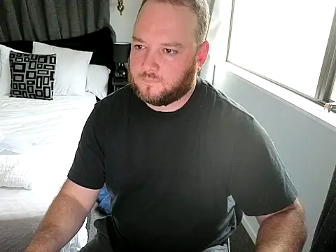 Snapshot of john_clarisa chatting on 11.10.25 john clarisa online show from 11.10.25