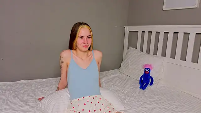 Snapshot of _little_pussy chatting on 10.25.25 little pussy online show from 10.25.25