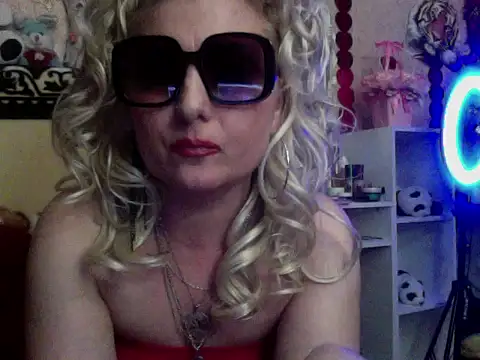 xHot Amazonq online show from 11.29.25