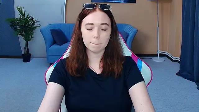 Snapshot of AddieOsler chatting on 05.18.26 AddieOsler online show from 05.18.26