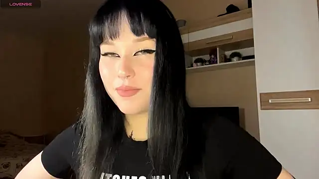 Snapshot of LaurenOveson chatting on 10.28.25 LaurenOveson online show from 10.28.25