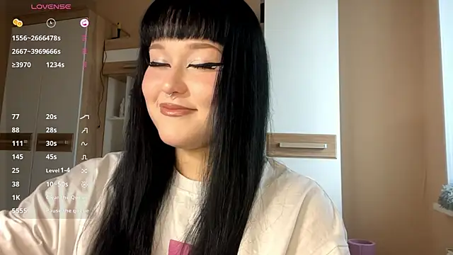 Snapshot of LaurenOveson chatting on 11.02.25 LaurenOveson online show from 11.02.25