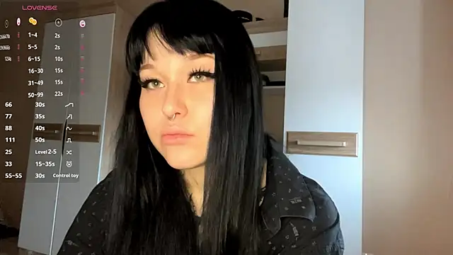 Snapshot of LaurenOveson chatting on 11.07.25 LaurenOveson online show from 11.07.25