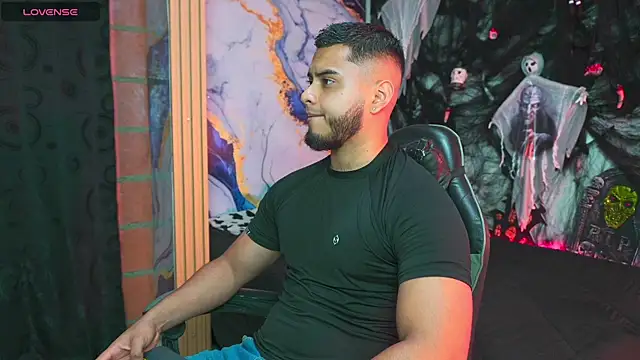 Snapshot of Tiler_wolker chatting on 10.25.25 Tiler wolker online show from 10.25.25