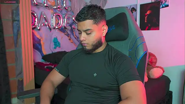 Tiler wolker online show from 04.21.26