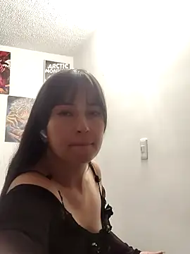 Snapshot of dulce_ross26 chatting on 10.31.25 dulce ross26 online show from 10.31.25