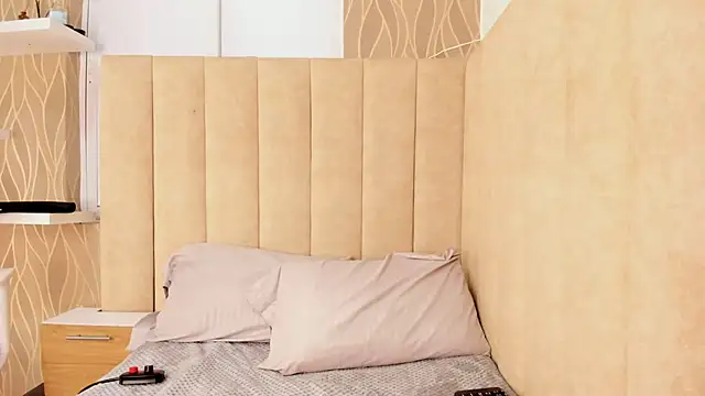 NhoanBrunette online show from 11.28.25