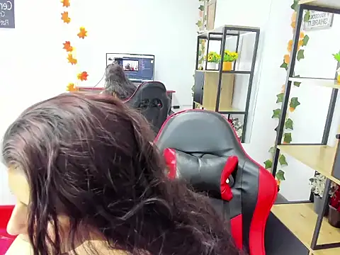 Snapshot of Allana_Collins_ chatting on 10.28.25 Allana Collins  online show from 10.28.25